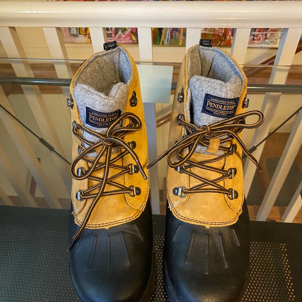 Pendleton, winter boots size 10